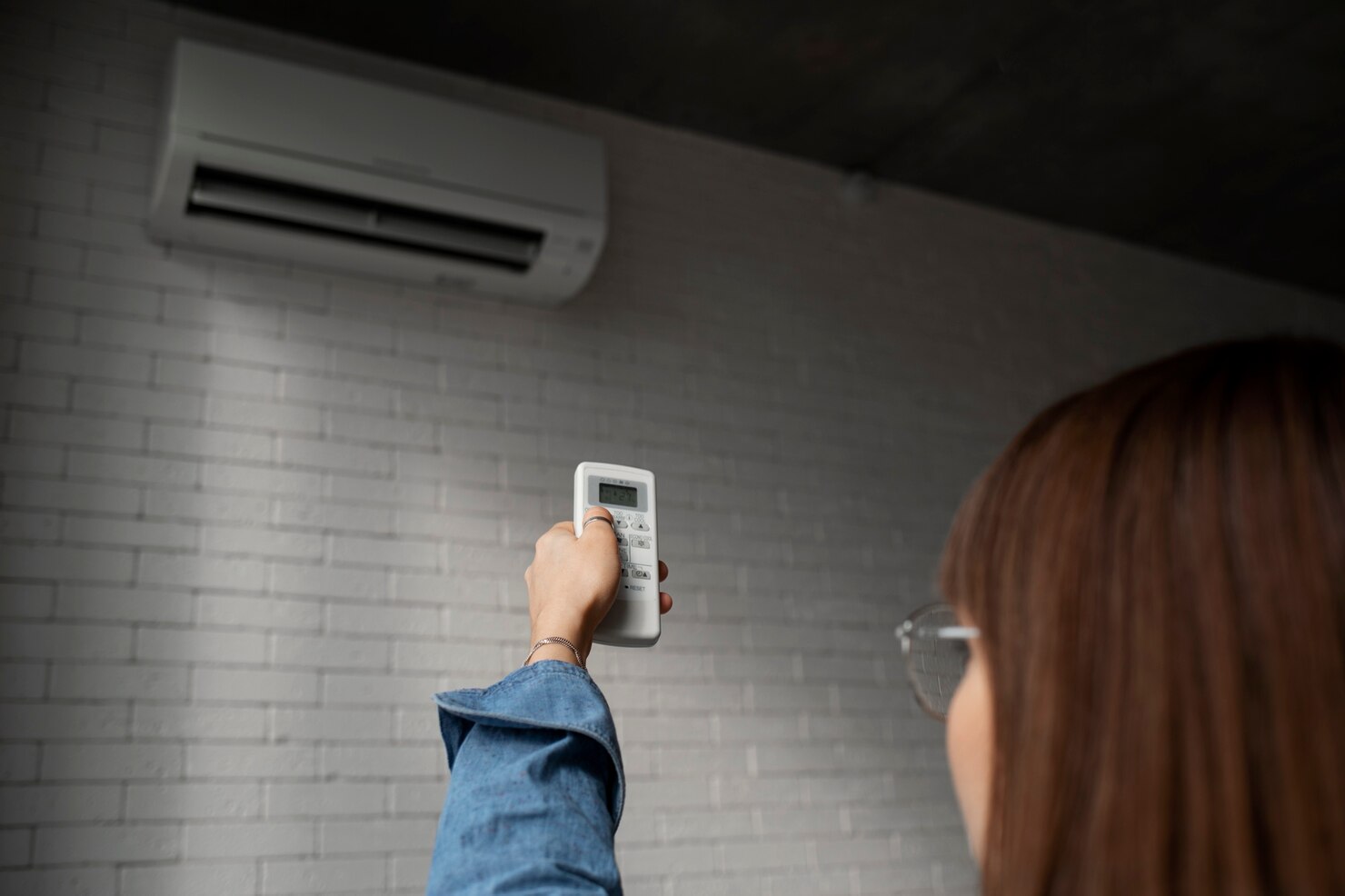 Top Signs Your Air Conditioner Needs a Professional Repair in Singapore